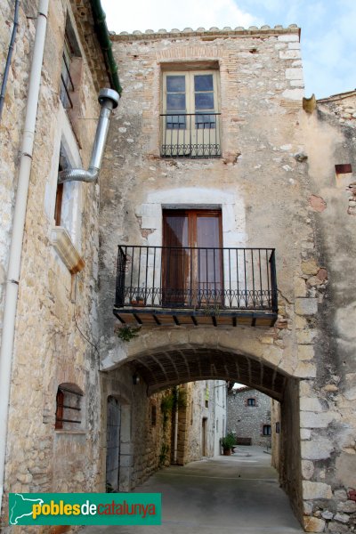 Avinyonet de Puigventós - Casa de la Volta (Foto: Albert Esteves, 2011) Avinyonet de Puigventós - Casa de la Volta