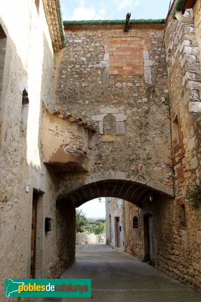 Avinyonet de Puigventós - Casa de la Volta (Foto: Albert Esteves, 2011) Avinyonet de Puigventós - Casa de la Volta