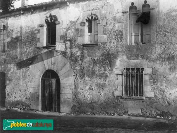 Maçanet de la Selva - Casal del Cavaller (Foto: Antoni Gallardo, Arxiu Fotogràfic C.E.C., 1924) Maçanet de la Selva - Casal del Cavaller