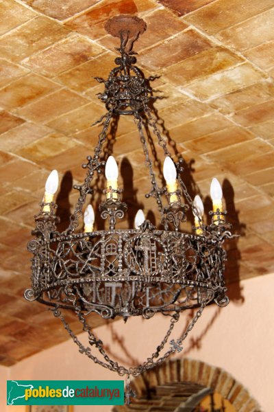 Maçanet de la Selva - Palau de Foixà, làmpara modernista (Foto: Albert Esteves, 2011) Maçanet de la Selva - Palau de Foixà, làmpara modernista