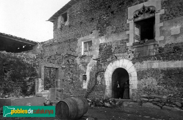 Maçanet de la Selva - Palau de Foixà (Foto: Arxiu Fotogràfic C.E.C., Inicis segle XX) Maçanet de la Selva - Palau de Foixà