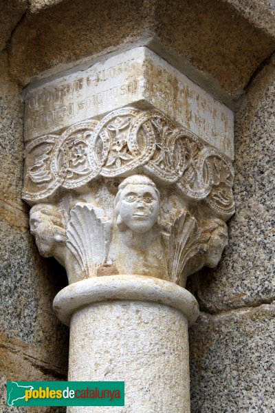 Santa Coloma de Farners - Sant Pere Cercada, capitell (Foto: Albert Esteves, 2012) Santa Coloma de Farners - Sant Pere Cercada, capitell