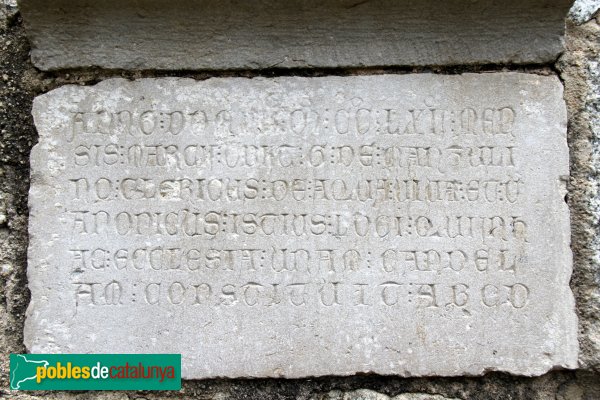 Santa Coloma de Farners - Sant Pere Cercada, làpida del segle XIII (Foto: Albert Esteves, 2012) Santa Coloma de Farners - Sant Pere Cercada, làpida del segle XIII