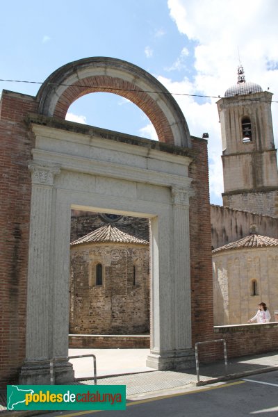 Amer - Monestir de Santa Maria (Foto: Albert Esteves, 2012) Amer - Monestir de Santa Maria