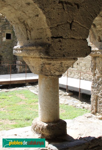 Rabós - Sant Quirze de Colera, claustre (Foto: Albert Esteves, 2012) Rabós - Sant Quirze de Colera, claustre