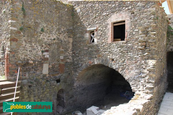 Rabós - Sant Quirze de Colera, dependències monacals (Foto: Albert Esteves, 2012) Rabós - Sant Quirze de Colera, dependències monacals