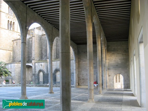 Castelló d´Empúries - Porxada (Foto: Albert Esteves, 2008) Castelló d´Empúries - Porxada