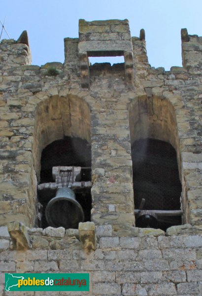 Saus - Església de Santa Eugènia, matacà del campanar (Foto: Albert Esteves, 2013) Saus - Església de Santa Eugènia, matacà del campanar