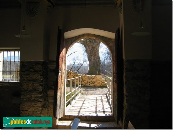 Isòvol - Santuari de la M.D. de Quadres (Foto: José Elizalde, 2013) Isòvol - Santuari de la M.D. de Quadres