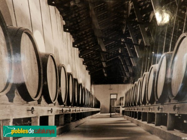 Tarragona - Fàbrica Chartreuse (Foto: enviada per Pol Oto Masagué) Tarragona - Fàbrica Chartreuse