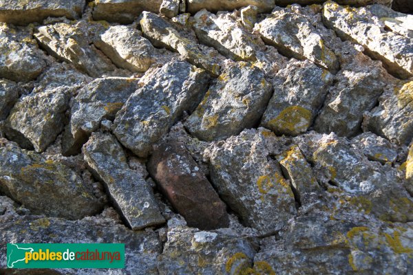 Font-rubí - Castell, aparell en "opus spicatum" (Foto: Albert Esteves, 2013) Font-rubí - Castell, aparell en "opus spicatum"