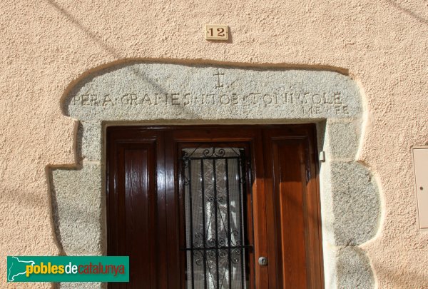 Agullana - Portal del segle XVIII (Foto: Albert Esteves, 2014) Agullana - Portal del segle XVIII