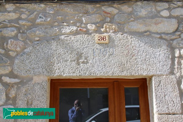 Agullana - Portal del segle XVIII (Foto: Albert Esteves, 2014) Agullana - Portal del segle XVIII