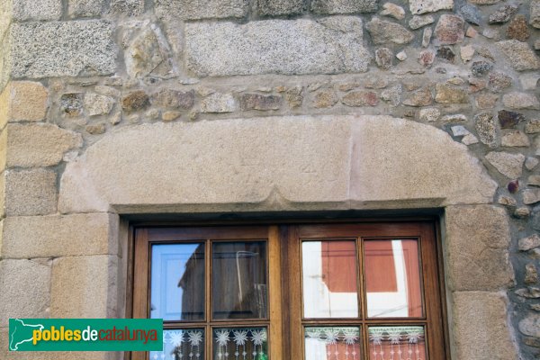 Agullana - Portal del segle XVIII (Foto: Albert Esteves, 2014) Agullana - Portal del segle XVIII