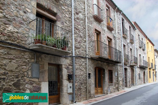 Darnius - Carrer Major (Foto: Albert Esteves, 2014) Darnius - Carrer Major