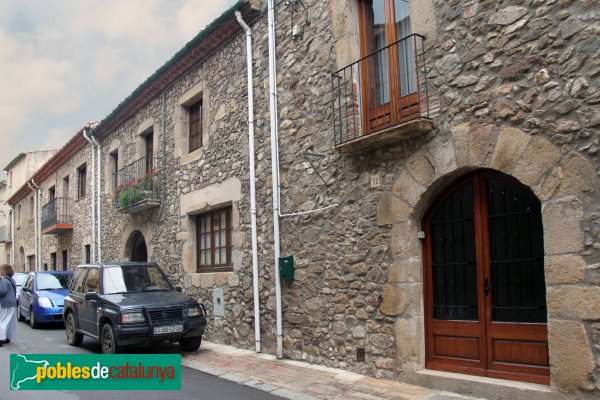 Darnius - Carrer Major (Foto: Albert Esteves, 2014) Darnius - Carrer Major