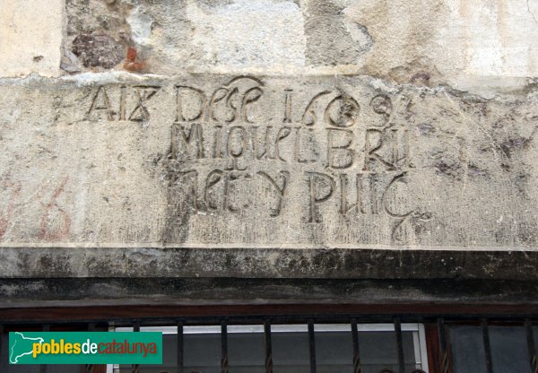 Darnius - Llinda del carrer Major, 1 (Foto: Albert Esteves, 2014) Darnius - Llinda del carrer Major, 1