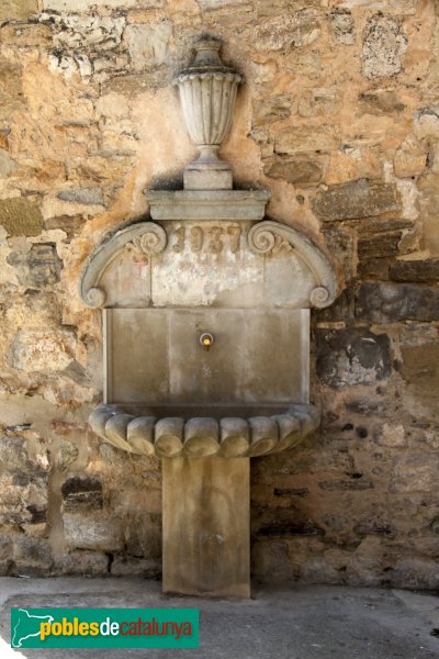 Granyena de Segarra - Font de l'església de Sant Pere