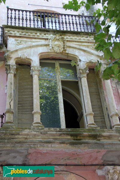 Portbou - Can Sol, abans de la restauració (Foto: Albert Esteves, 2014) Portbou - Can Sol, abans de la restauració