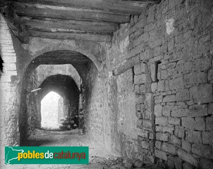 Les Oluges - Porxos de Montfalcó (Foto: Eduard Royo -Arxiu C.E.C.-, inicis segle XX) Les Oluges - Porxos de Montfalcó