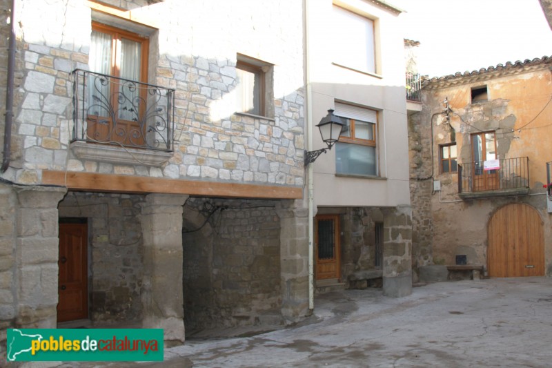 Palou de Sanaüja. Plaça Major (Foto: Albert Esteves, 2014) Palou de Sanaüja. Plaça Major