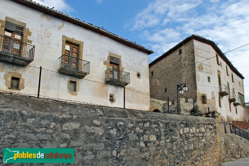 Tarroja de Segarra - La casa Tella, en primer terme