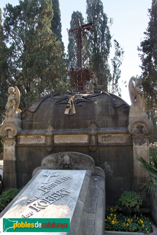 Cementiri de Montjuïc - Panteó Bartomeu Robert - Emerencià Roig (Foto: Albert Esteves, 2015) Cementiri de Montjuïc - Panteó Bartomeu Robert - Emerencià Roig