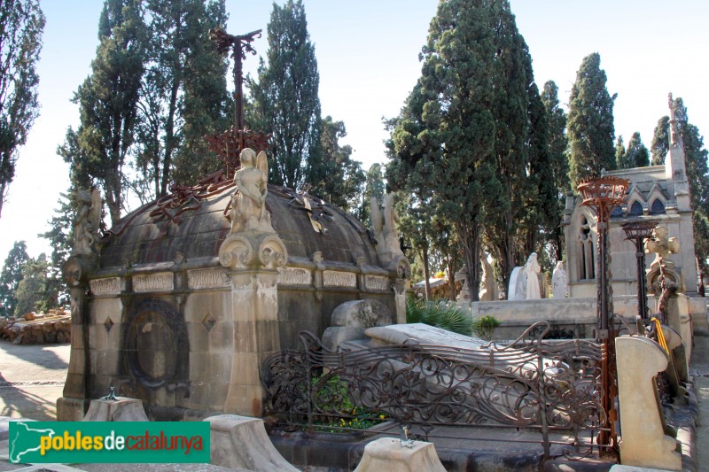 Cementiri de Montjuïc - Panteó Bartomeu Robert - Emerencià Roig (Foto: Albert Esteves, 2015) Cementiri de Montjuïc - Panteó Bartomeu Robert - Emerencià Roig
