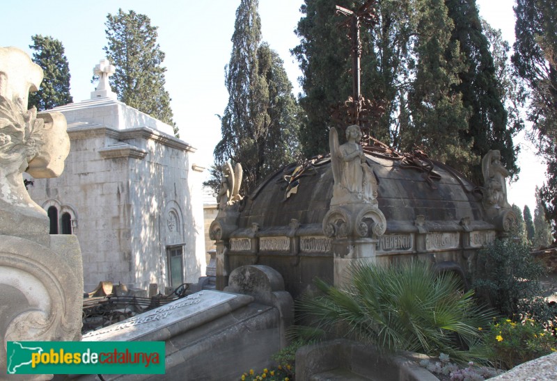 Cementiri de Montjuïc - Panteó Bartomeu Robert - Emerencià Roig (Foto: Albert Esteves, 2015) Cementiri de Montjuïc - Panteó Bartomeu Robert - Emerencià Roig
