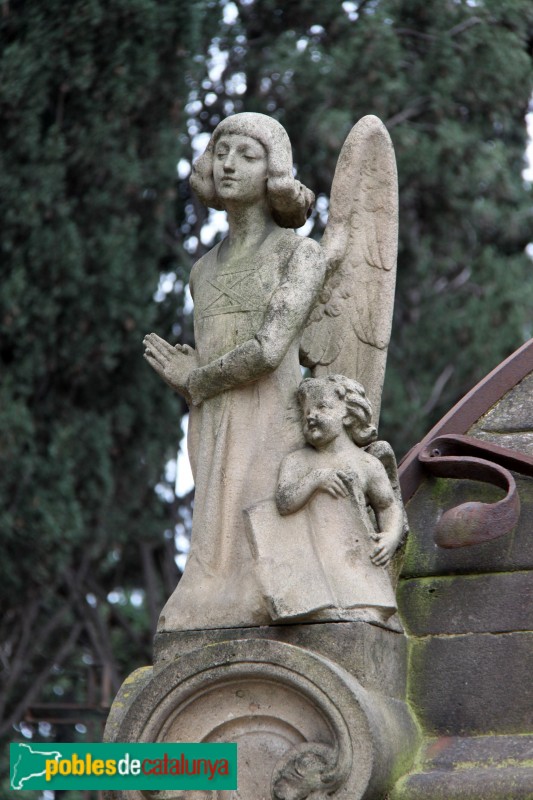 Cementiri de Montjuïc - Panteó Bartomeu Robert - Emerencià Roig (Foto: Albert Esteves, 2015) Cementiri de Montjuïc - Panteó Bartomeu Robert - Emerencià Roig