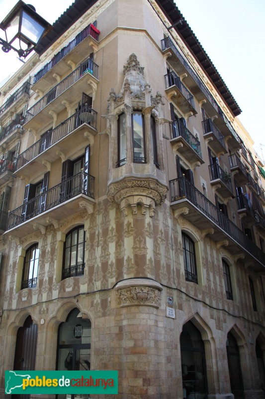 Barcelona - Plaça de les Olles, 2 (Foto: Albert Esteves, 2015) Barcelona - Plaça de les Olles, 2