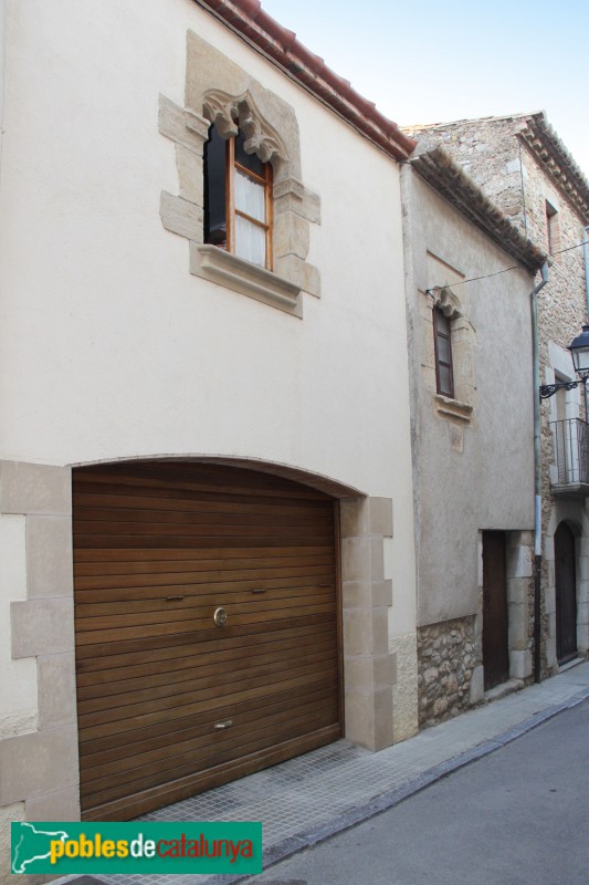 Torroella de Montgrí - Carrer Major, 18-20 (Foto: Albert Esteves, 2015) Torroella de Montgrí - Carrer Major, 18-20