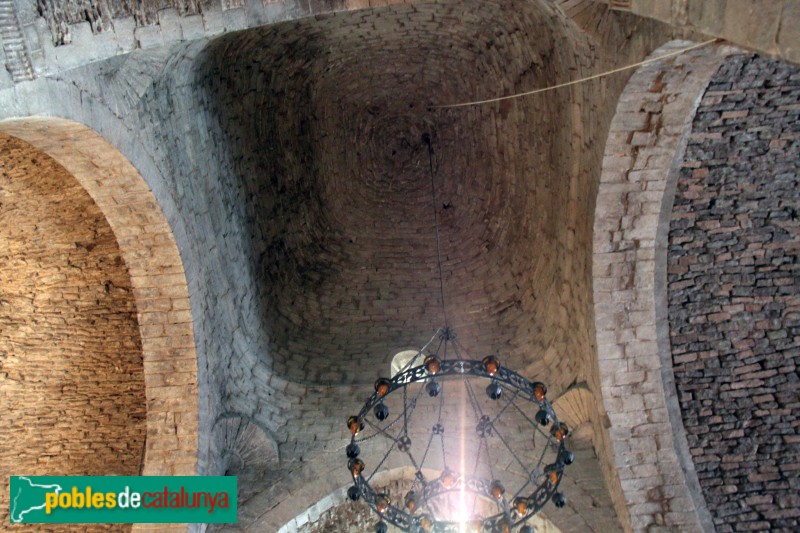 L'Estany - Església del Monestir, creuer (Foto: Albert Esteves, 2016) L'Estany - Església del Monestir, creuer