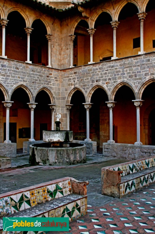 Barcelona - Monestir de Pedralbes, claustre (Foto: <i>Alfred Abad</i>, 2010) Barcelona - Monestir de Pedralbes, claustre