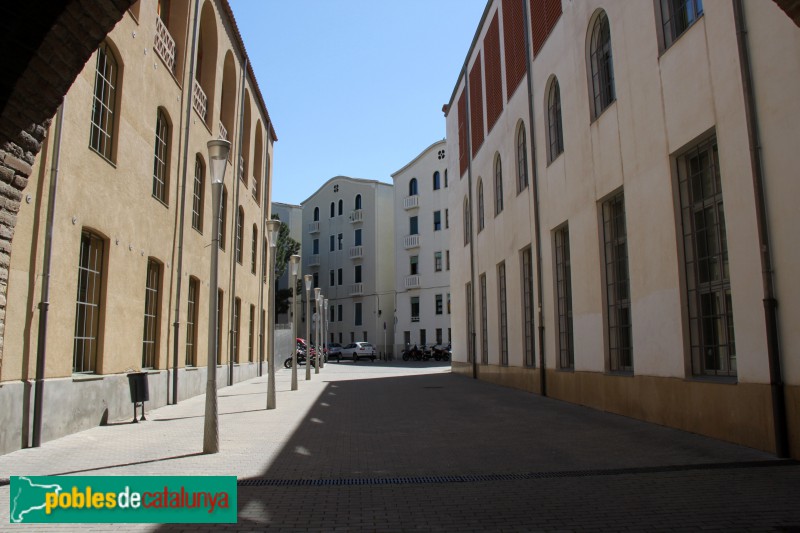 Sant Feliu de Llobregat - Pisos Bertrand (Foto: Albert Esteves, 2016) Sant Feliu de Llobregat - Pisos Bertrand