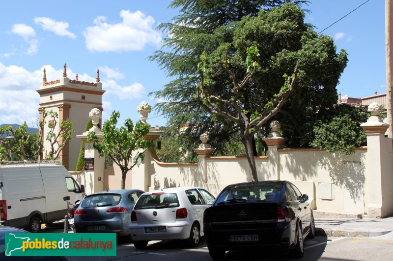Sant Feliu de Llobregat - Torre Pins d'Or (Foto: Albert Esteves, 2016) Sant Feliu de Llobregat - Torre Pins d'Or