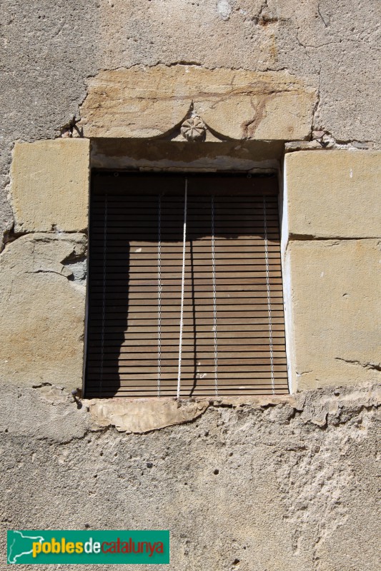 Gualta - Finestra del carrer Castellar, abans de la reforma (Foto: Albert Esteves, 2016) Gualta - Finestra del carrer Castellar, abans de la reforma