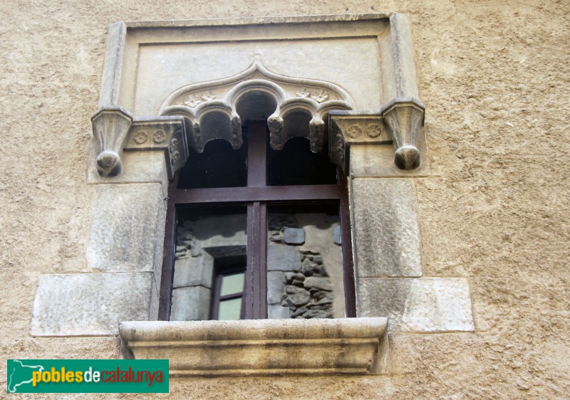 Barcelona - Poble Espanyol, finestra de can Sallent (Rupit) (Foto: Albert Esteves, 2016) Barcelona - Poble Espanyol, finestra de can Sallent (Rupit)