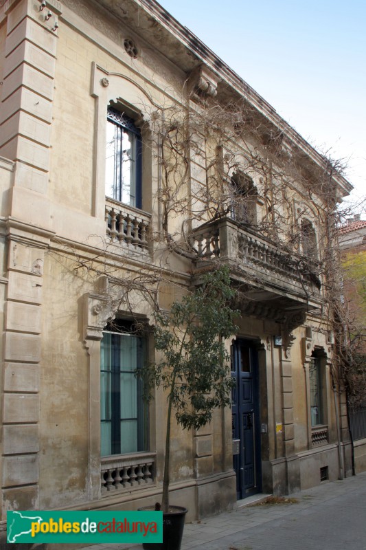 Barcelona - Carrer Avió Plus Ultra, 12 (Foto: Albert Esteves, 2017) Barcelona - Carrer Avió Plus Ultra, 12