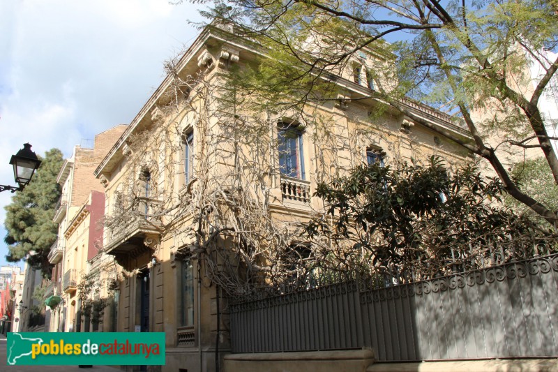 Barcelona - Carrer Avió Plus Ultra, 12 (Foto: Albert Esteves, 2017) Barcelona - Carrer Avió Plus Ultra, 12