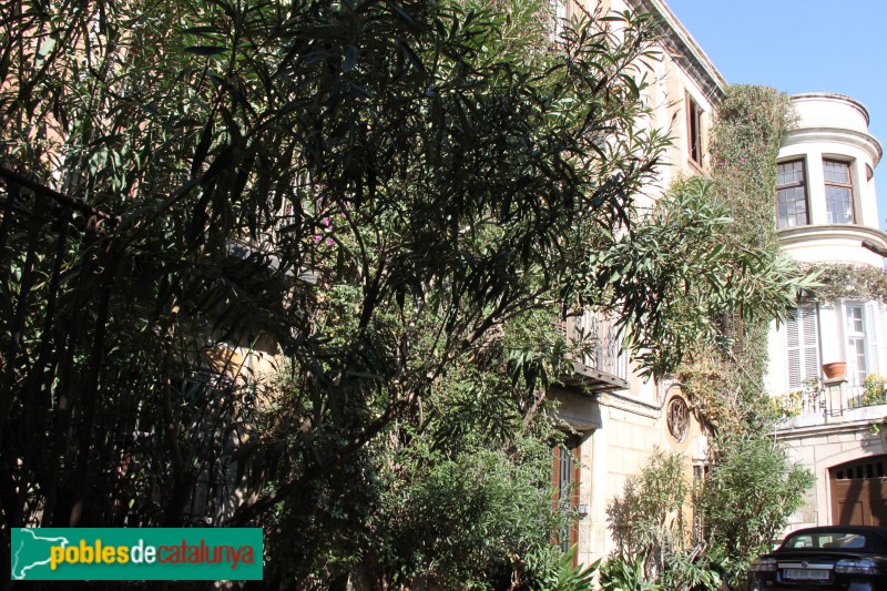 Barcelona - Major de Sarrià, 74-76 (Foto: Albert Esteves, 2017) Barcelona - Major de Sarrià, 74-76