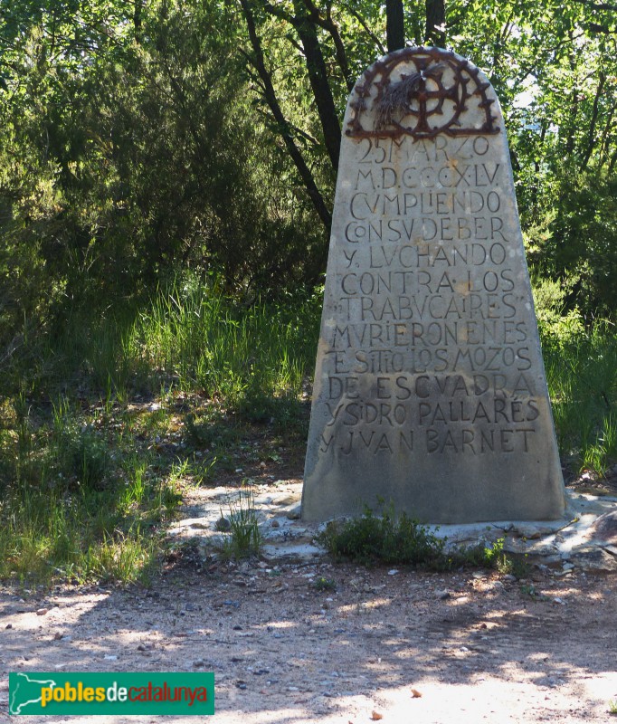 Monòlit dels mossos. Part frontal (Foto: Graciel·la Vidal, 2017) Monòlit dels mossos. Part frontal