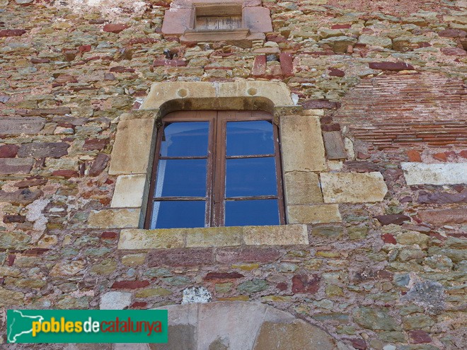Finestra central de la façana (Foto: Graciel·la Vidal, 2017) Finestra central de la façana