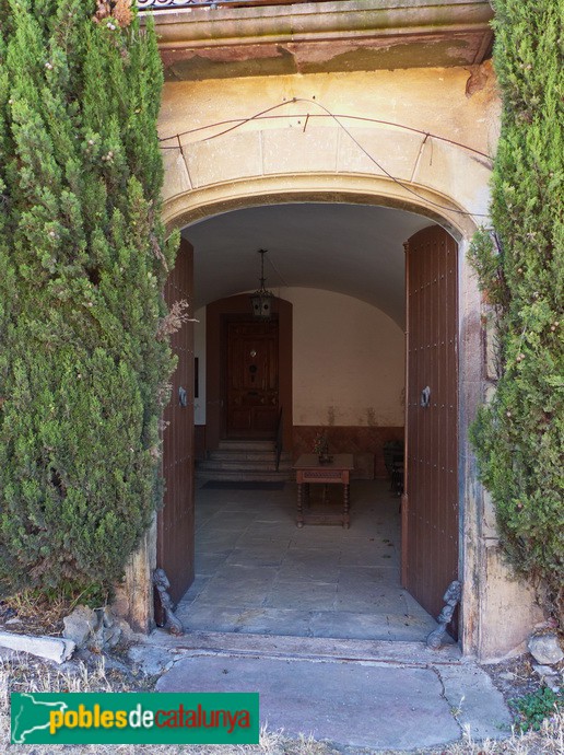 Seva - El Prat. Portalada amb arc rebaixat. (Foto: Graciel·la Vidal, 2017) Seva - El Prat. Portalada amb arc rebaixat.