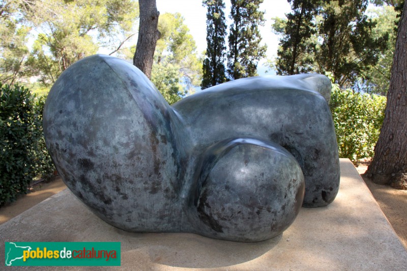 Palafrugell - Cap Roig, Femme au jardin, de Rosa Serra (Foto: Albert Esteves, 2017) Palafrugell - Cap Roig, Femme au jardin, de Rosa Serra