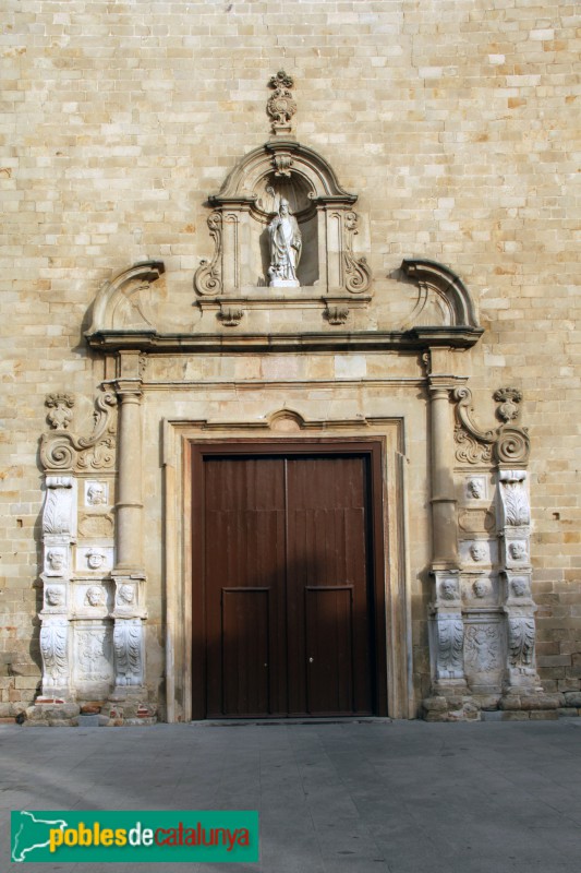 Calella - Portada de l'Església de Santa Maria i Sant Nicolau (Foto: Albert Esteves, 2017) Calella - Portada de l'Església de Santa Maria i Sant Nicolau