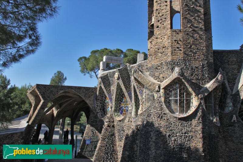 Colònia Güell - Cripta (exterior) (Foto: Albert Esteves, 2018) Colònia Güell - Cripta (exterior)