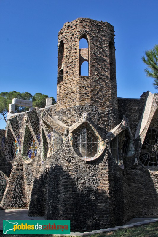 Colònia Güell - Cripta (exterior) (Foto: Albert Esteves, 2018) Colònia Güell - Cripta (exterior)