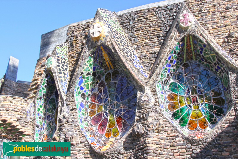 Colònia Güell - Cripta (exterior) (Foto: Albert Esteves, 2018) Colònia Güell - Cripta (exterior)