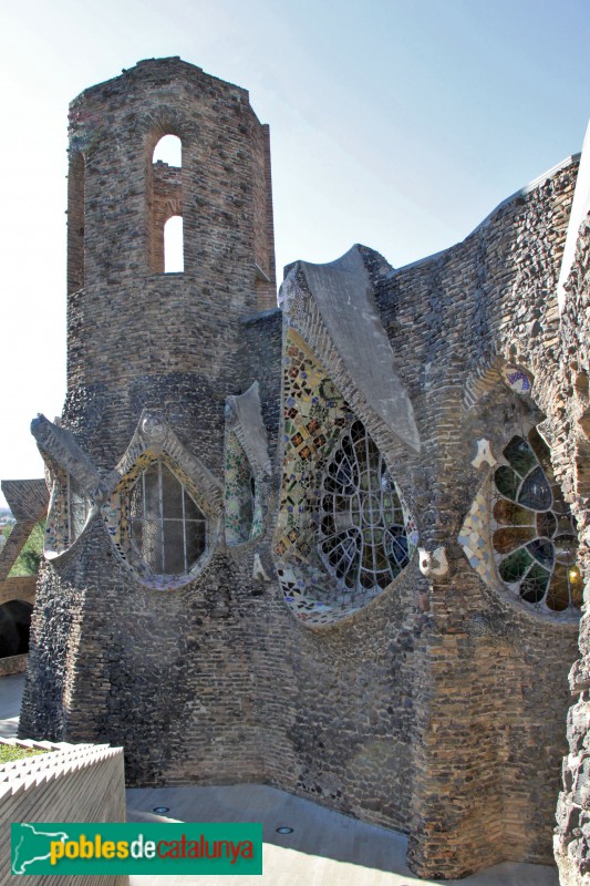Colònia Güell - Cripta (exterior) (Foto: Albert Esteves, 2018) Colònia Güell - Cripta (exterior)
